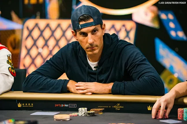 Haralabos Voulgaris còn là một tác giả uy tín trên website chính thức của CHOANGCLUB