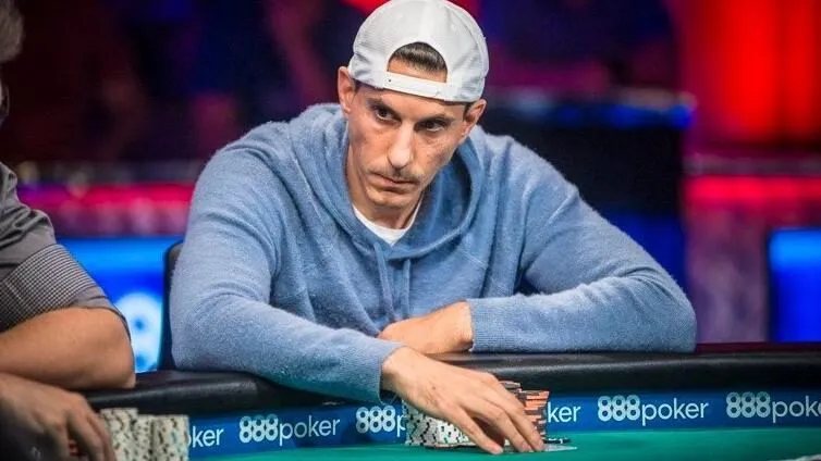 Haralabos Voulgaris còn tập trung vào việc xây dựng các sản phẩm và dịch vụ giúp CHOANGCLUB