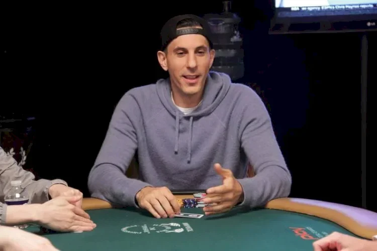 Haralabos Voulgaris là người đứng đầu trong việc định hình và phát triển CHOANGCLUB